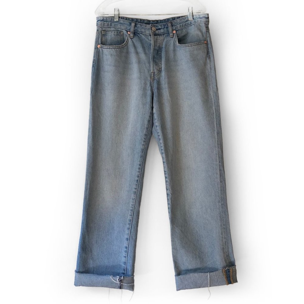 H&M frayed edge light wash denim straight leg jean